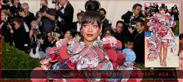 15 Fashion Unik ala Artis Hollywood di Event Met Gala 